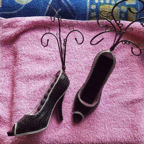 2 Jewelry Holders